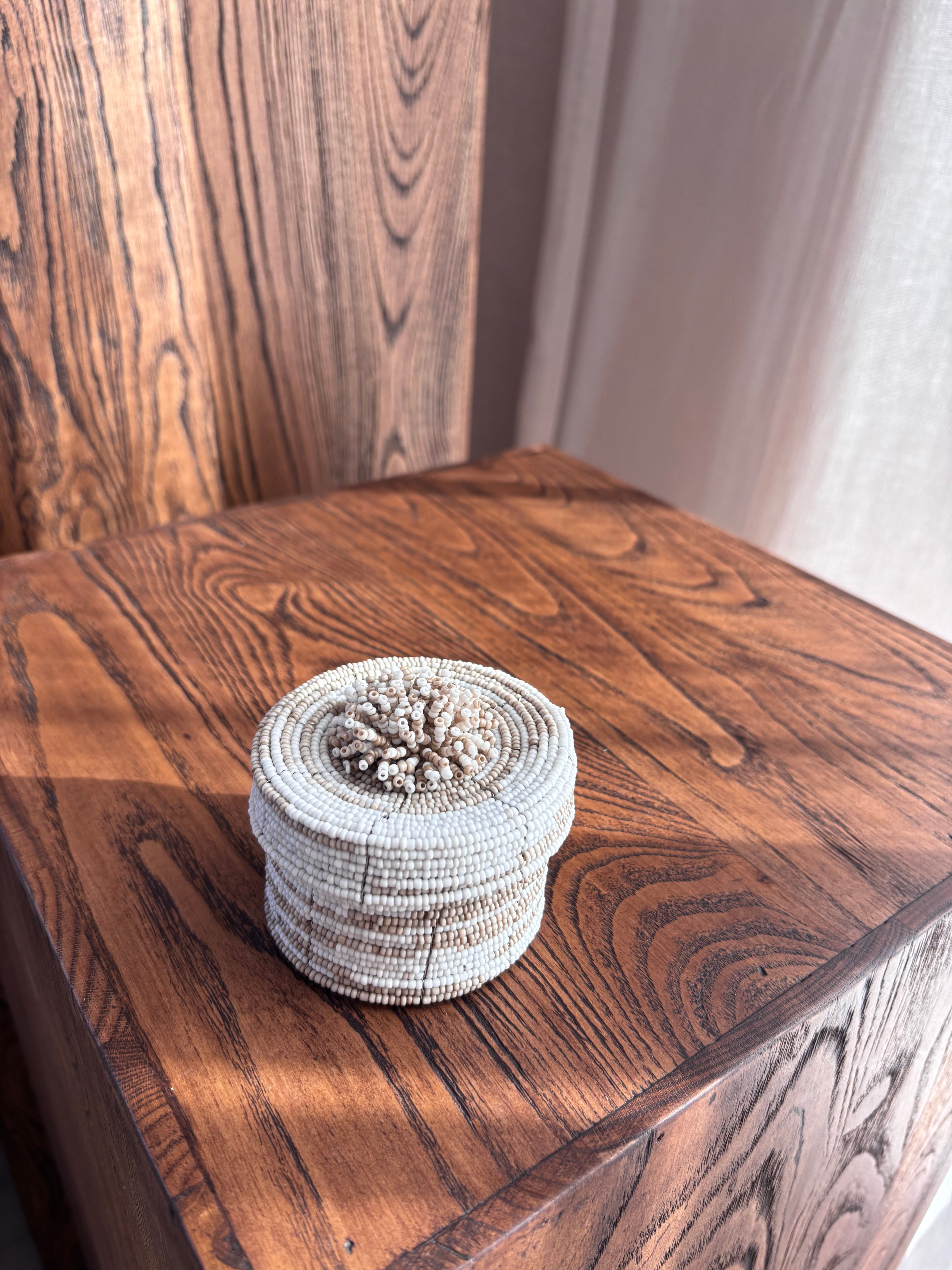 Hand Beaded Trinket Box Mini white / natural
