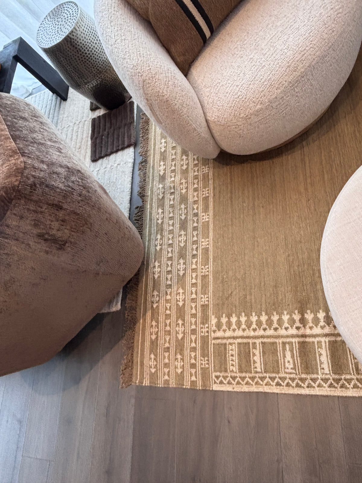 Oliver Motif Rug 290cm x 190cm