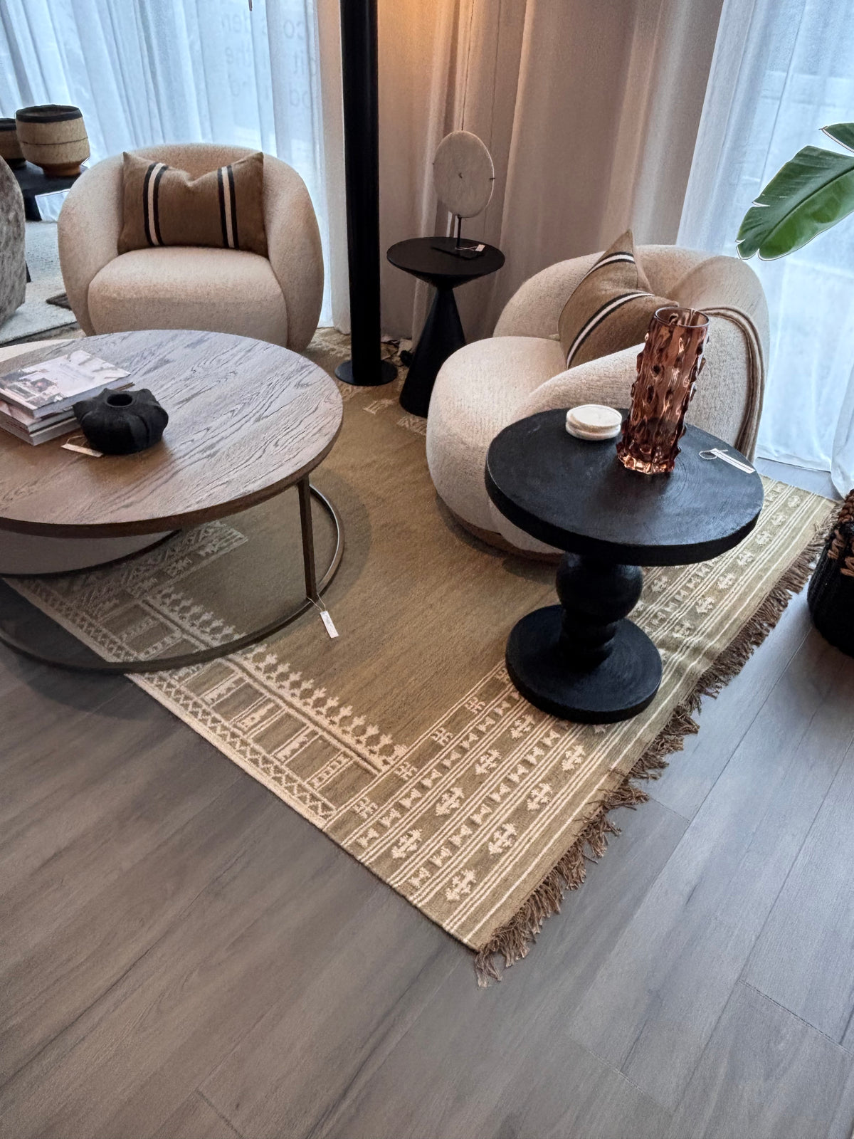 Oliver Motif Rug 290cm x 190cm
