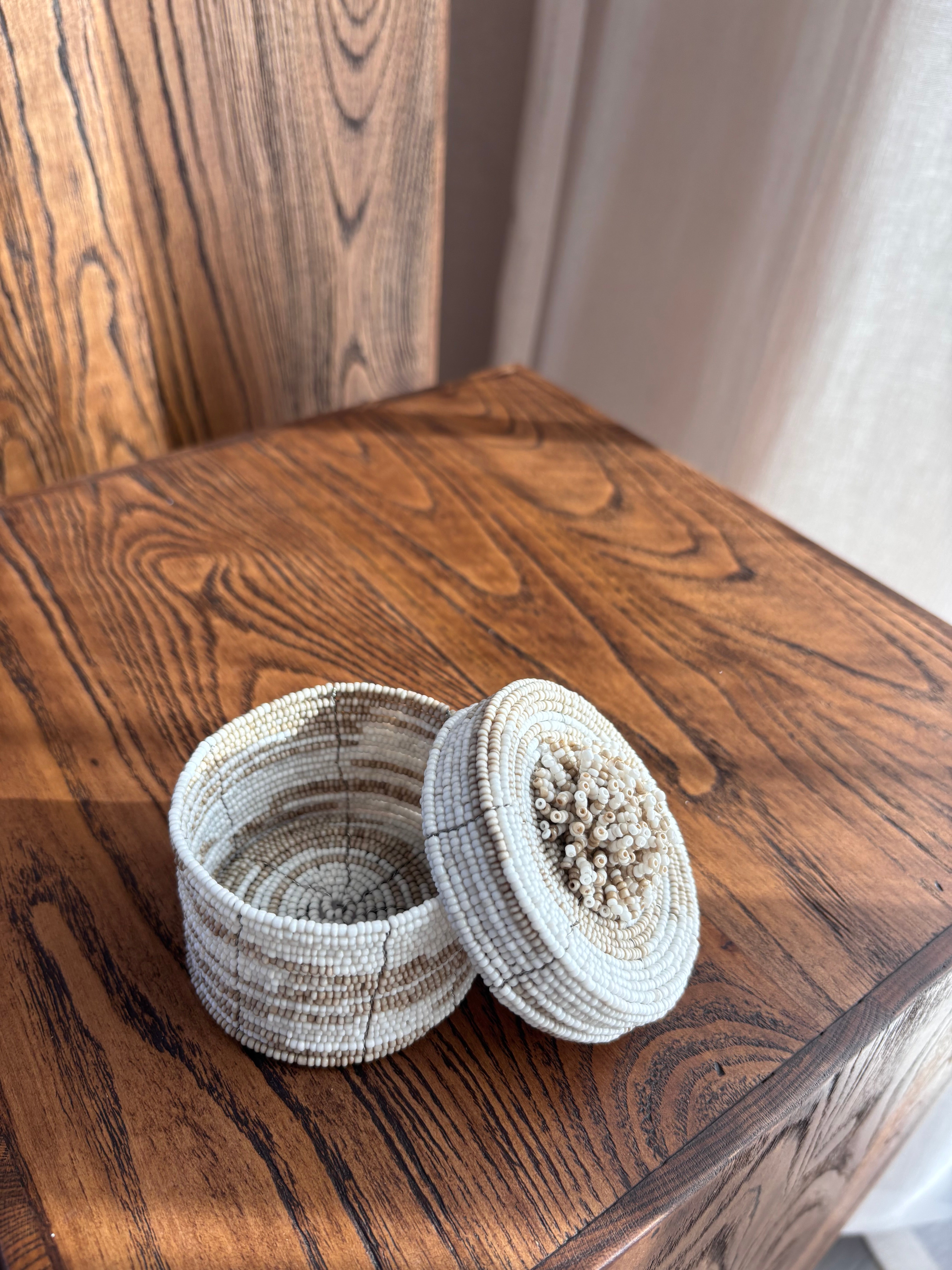 Hand Beaded Trinket Box Mini white / natural