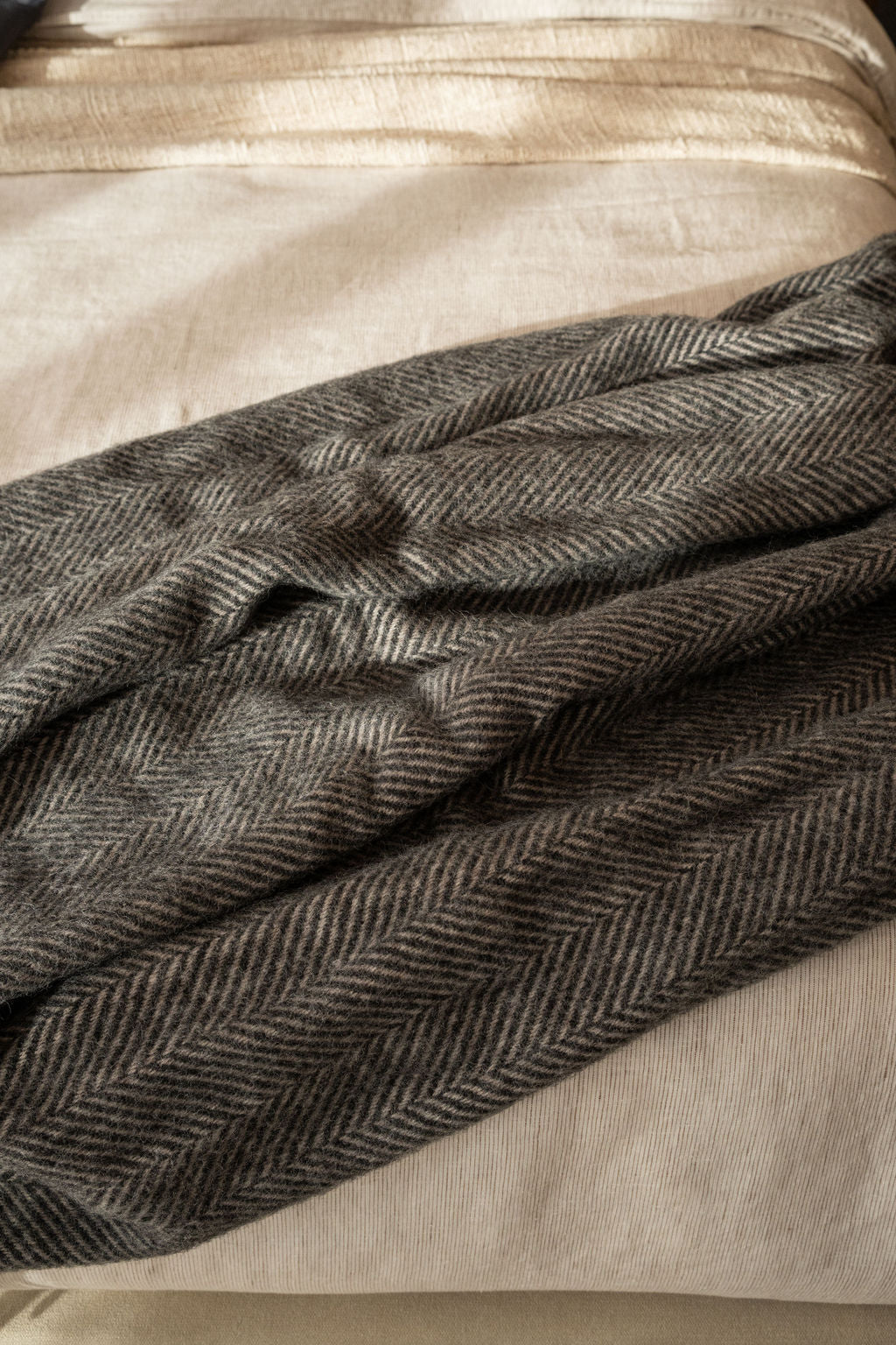 Weave Lerwick Throw in Charcoal