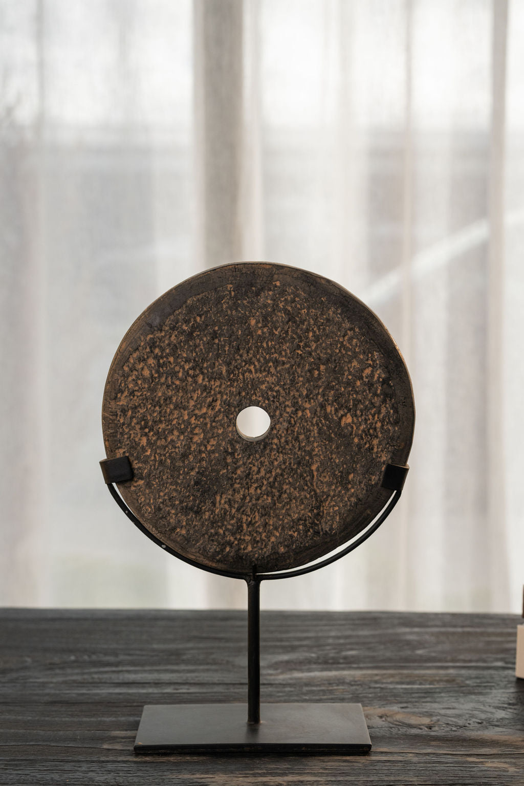 Dark Nordic Style Eternity Stone On Stand DIA: 20cm