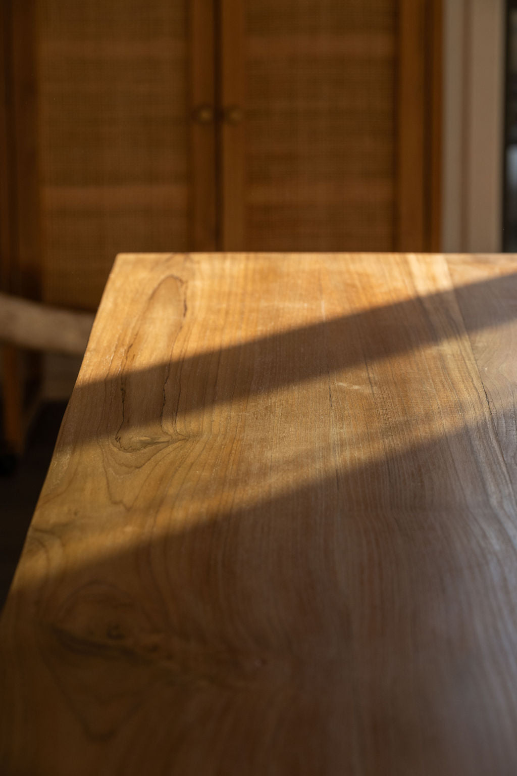 Akari Dining Table