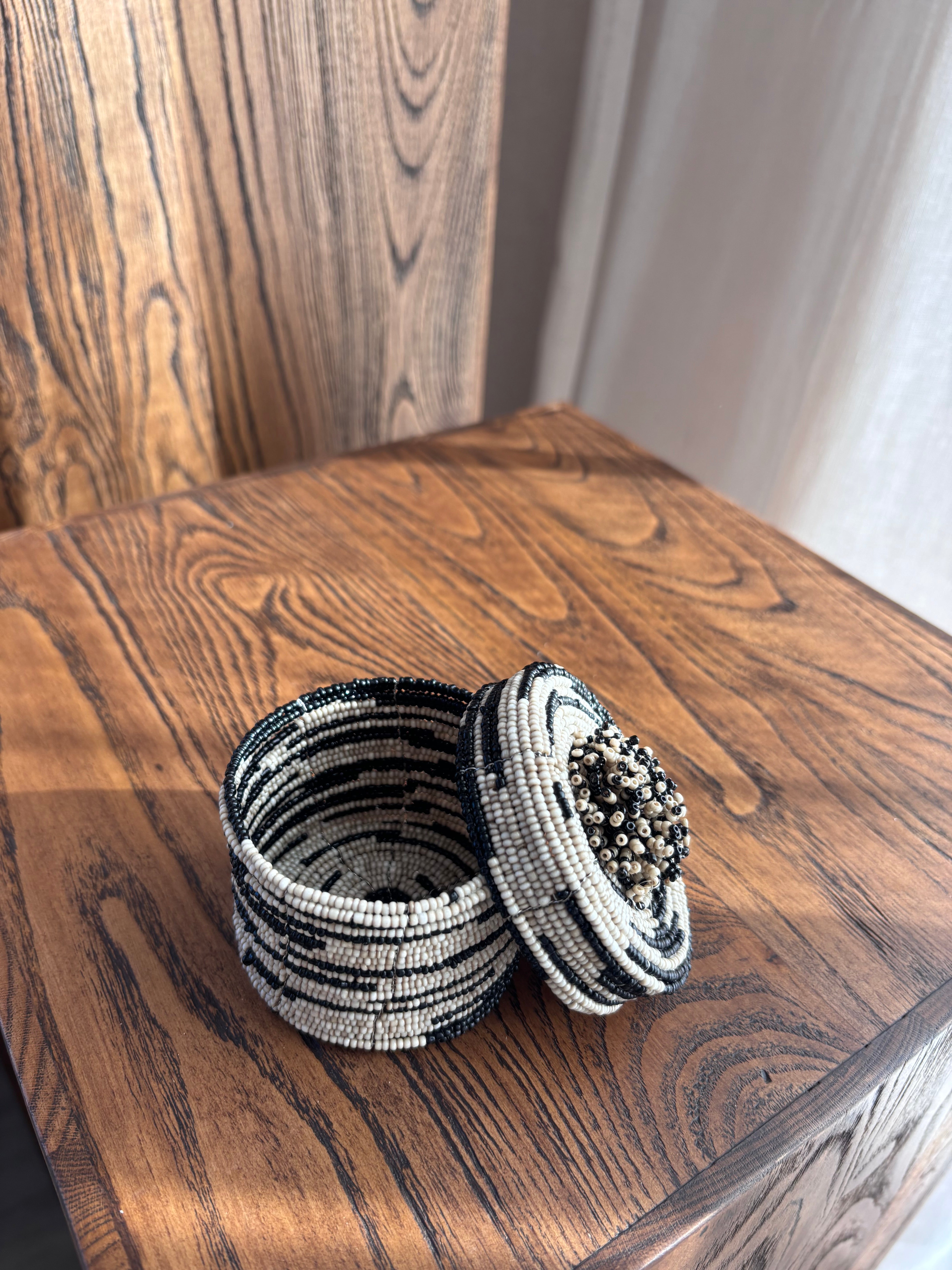 Hand Beaded Trinket Box Mini natural / black