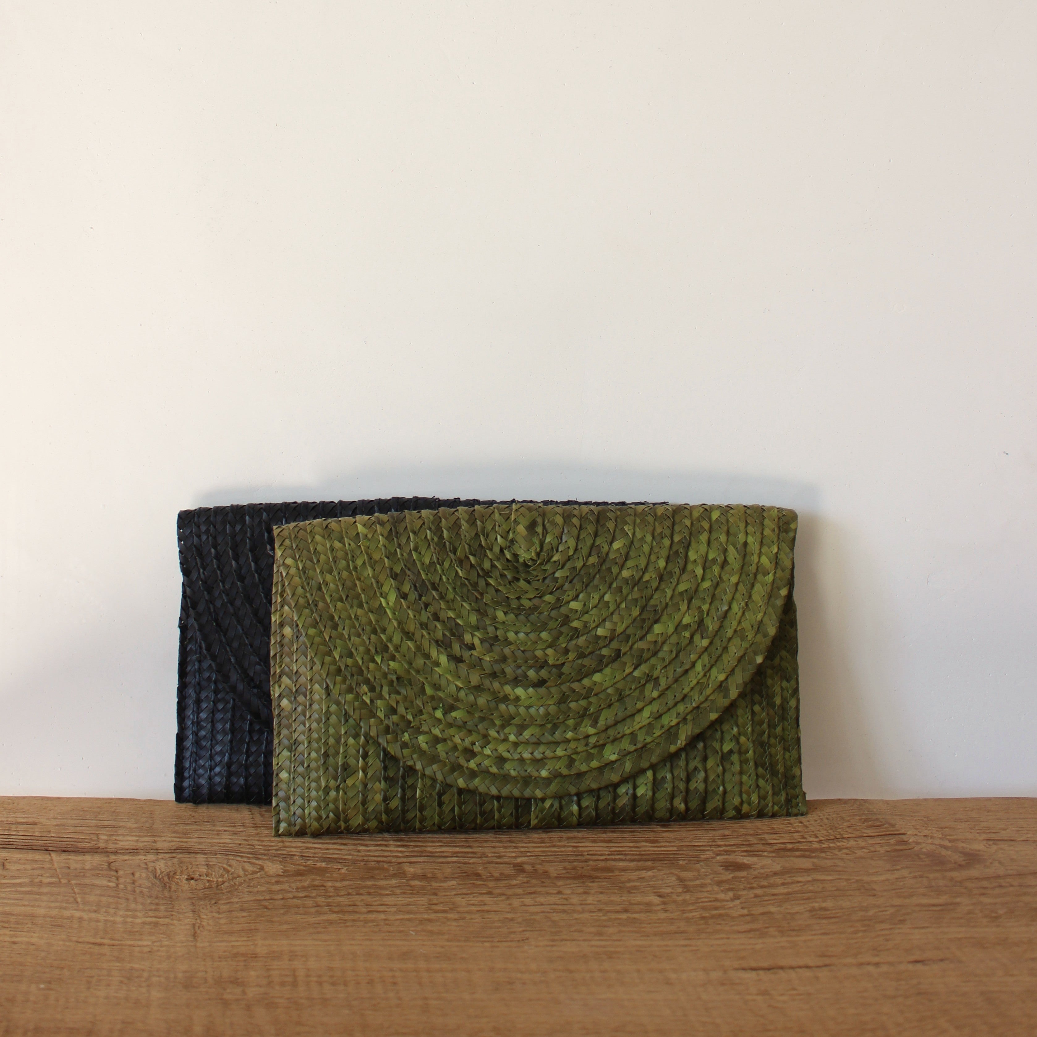 Palm Leaf Clutch — Green