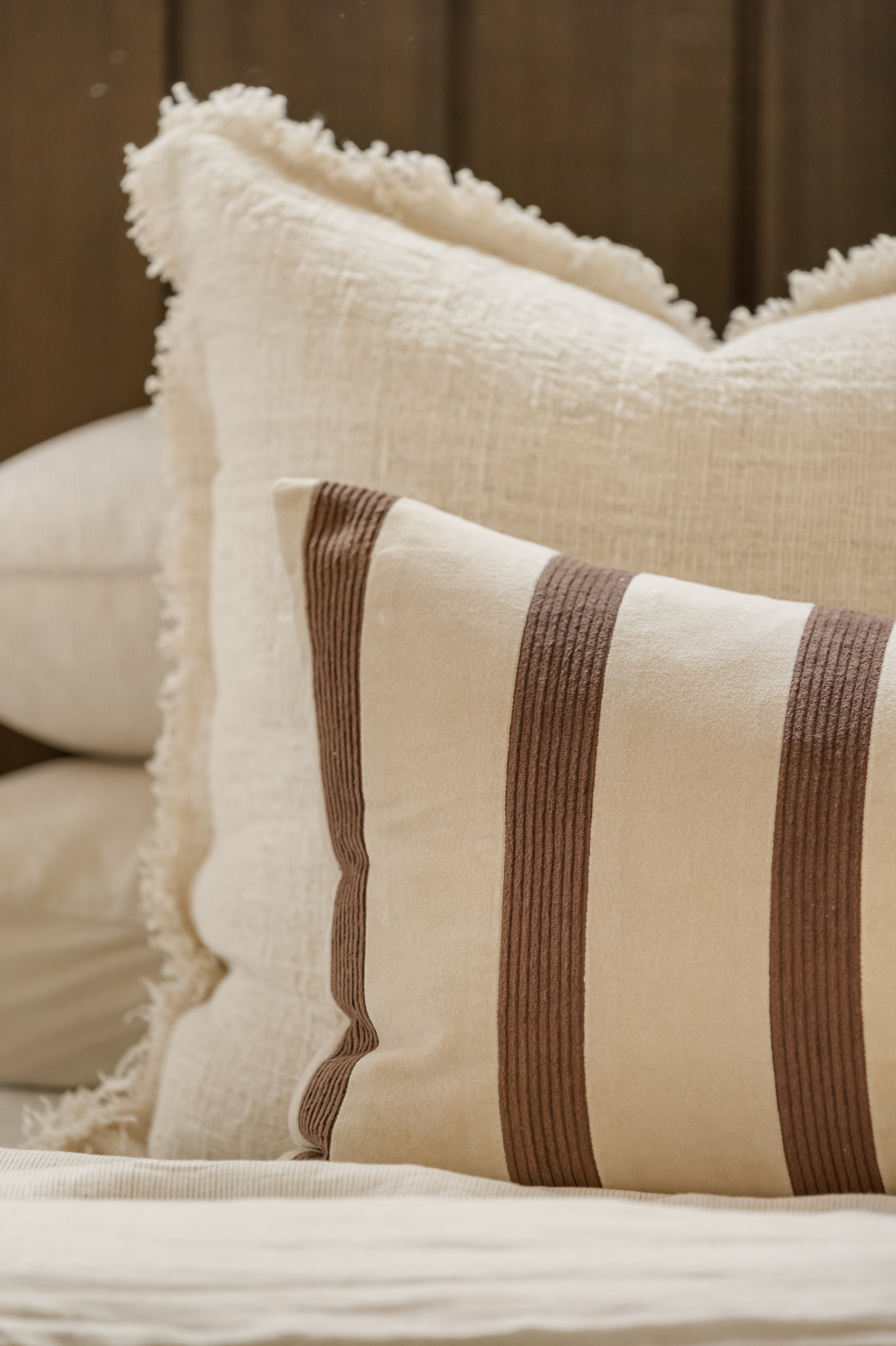 Huxley Natural/Chocolate Lodge Cushion