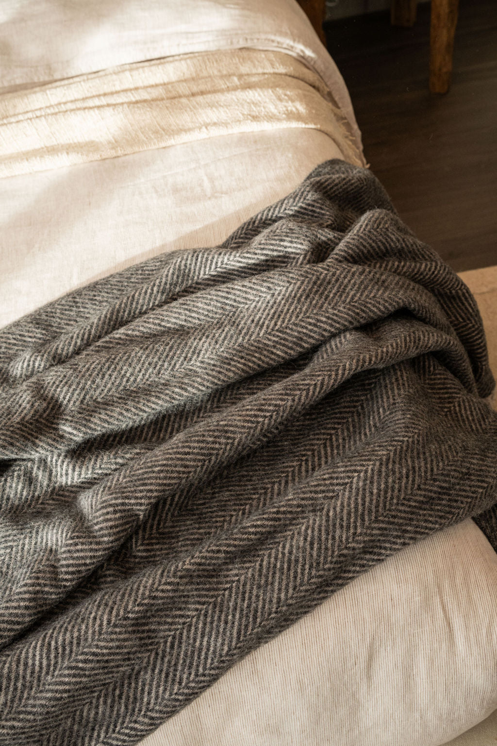 Weave Lerwick Throw in Charcoal